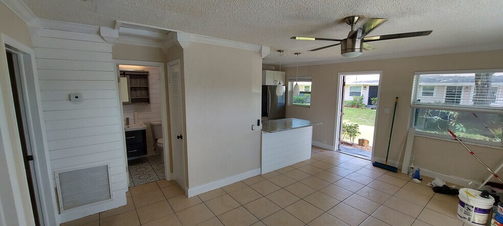Building Photo - 1407 Holly Heights Dr