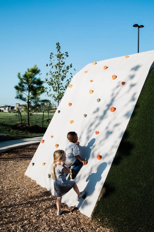 Building Photo - 4423 Sandhill Terrace Ln