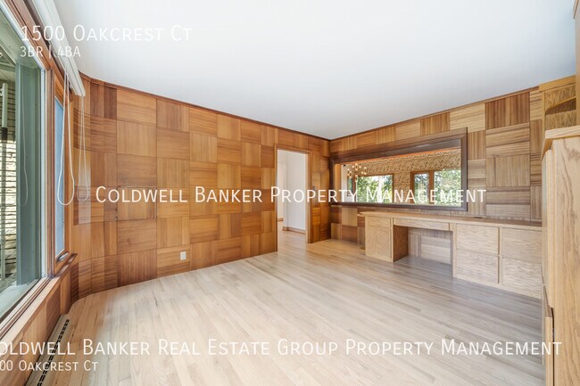 Building Photo - 1500 Oakcrest Ct