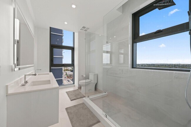 Building Photo - 220 Lake Shore Dr