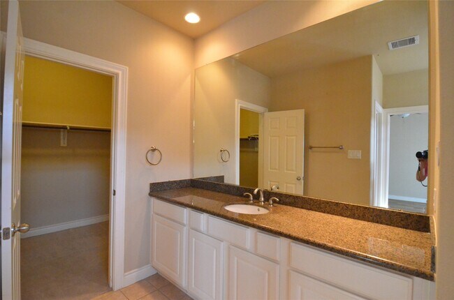 Building Photo - 9006 Harbor Hills Dr