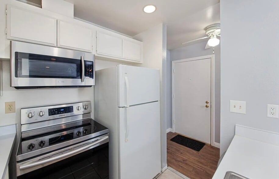 Kitchen - 7890 E Spring St