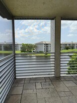 Building Photo - 9420 Poinciana Pl