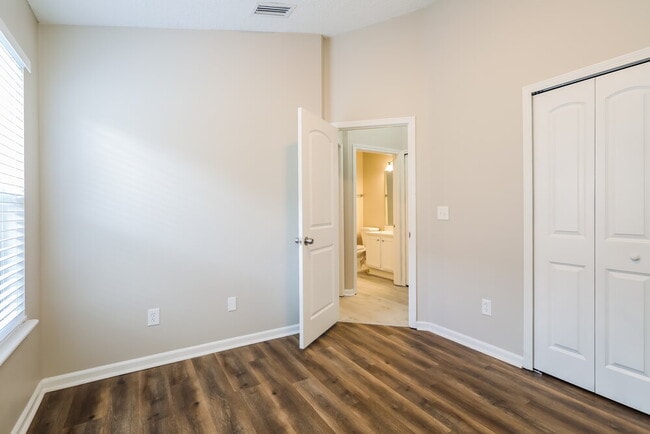 Building Photo - 8895 Canopy Oaks Dr