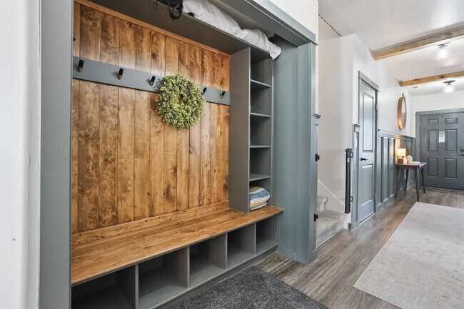 Building Photo - 304 Cliff Swallow Ave