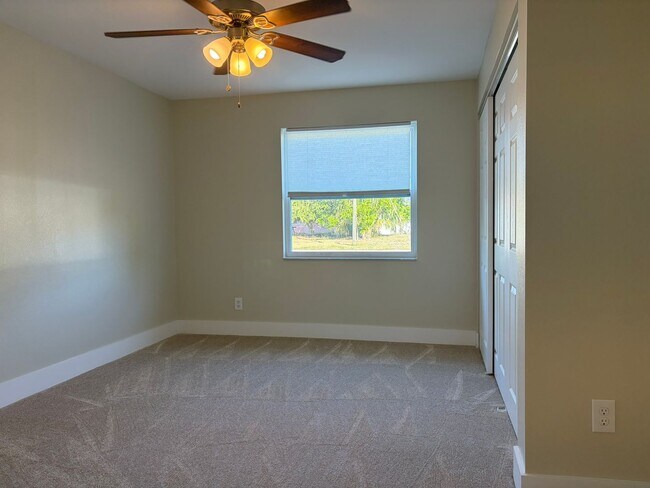 Building Photo - Refreshed North St Pete 4 Bedroom Home