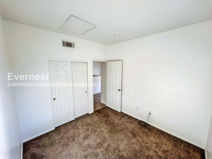 Building Photo - 5922 W Vegas Dr