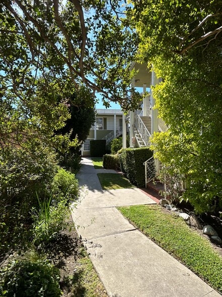 Building Photo - 4191 Dixie Canyon Ave