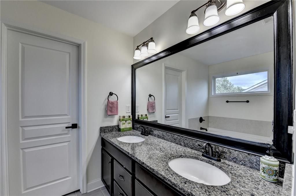 Building Photo - 1640 Primrose Park Rd