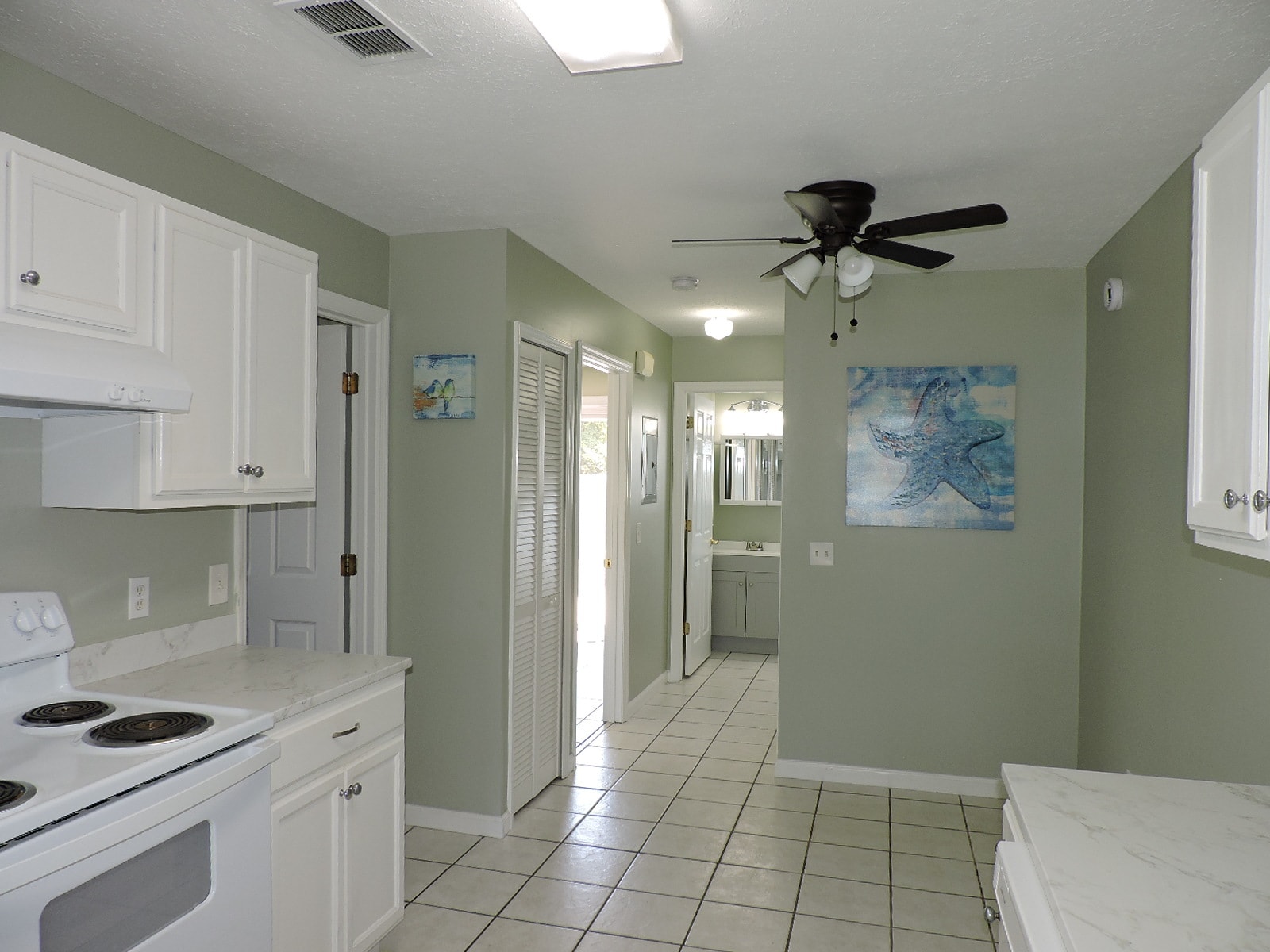 Building Photo - 5931 Pinetree Ave