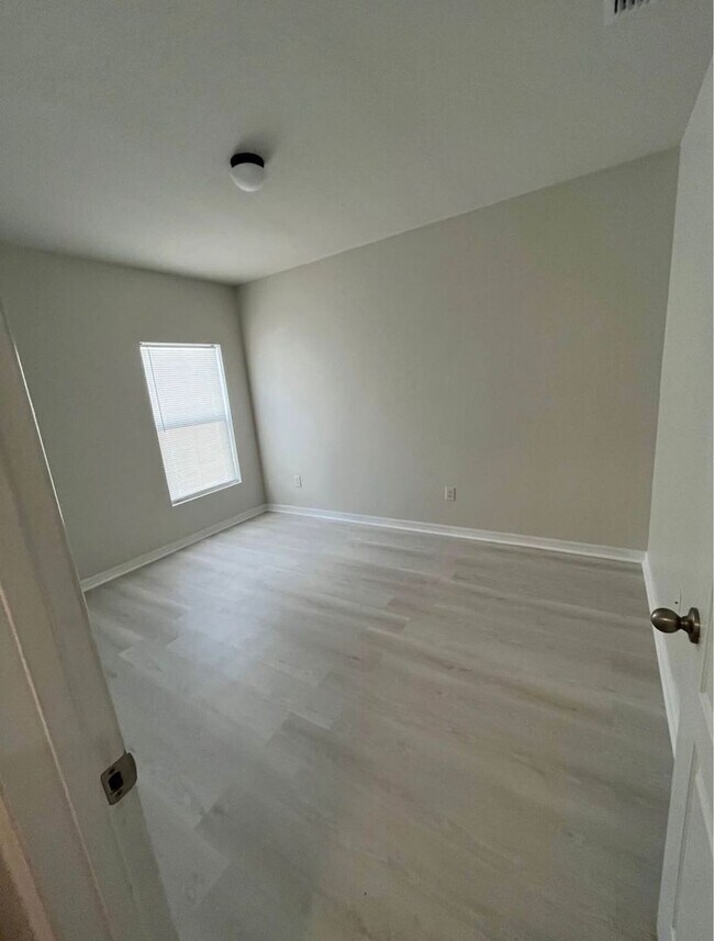 Building Photo - Beautiful 4-Bedroom Home in Sought-After H...