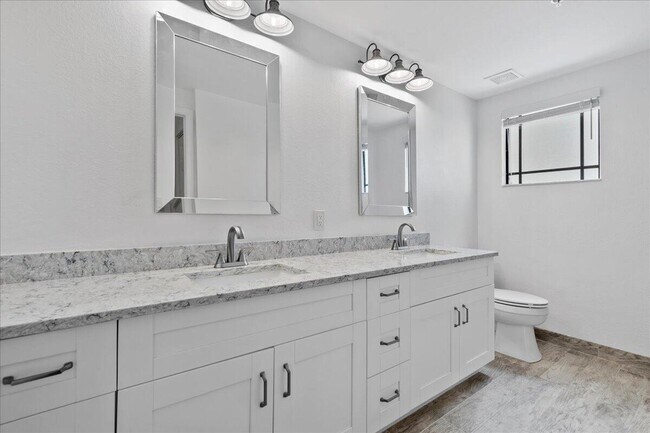 Building Photo - 3023 Alcazar Pl