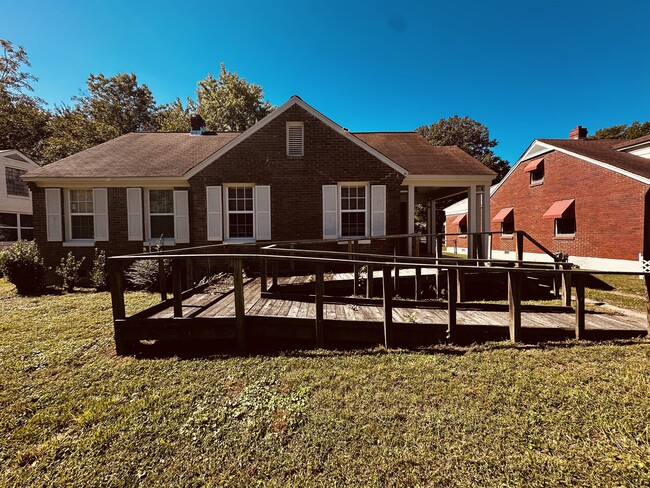 Primary Photo - 1009 McEvers Rd