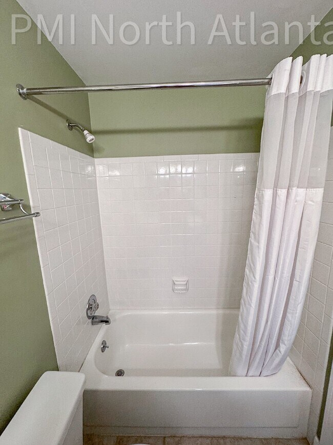 Building Photo - Easy Living in the Heart of Sandy Springs