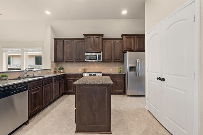 Building Photo - 4211 Ponderosa Hills Ln
