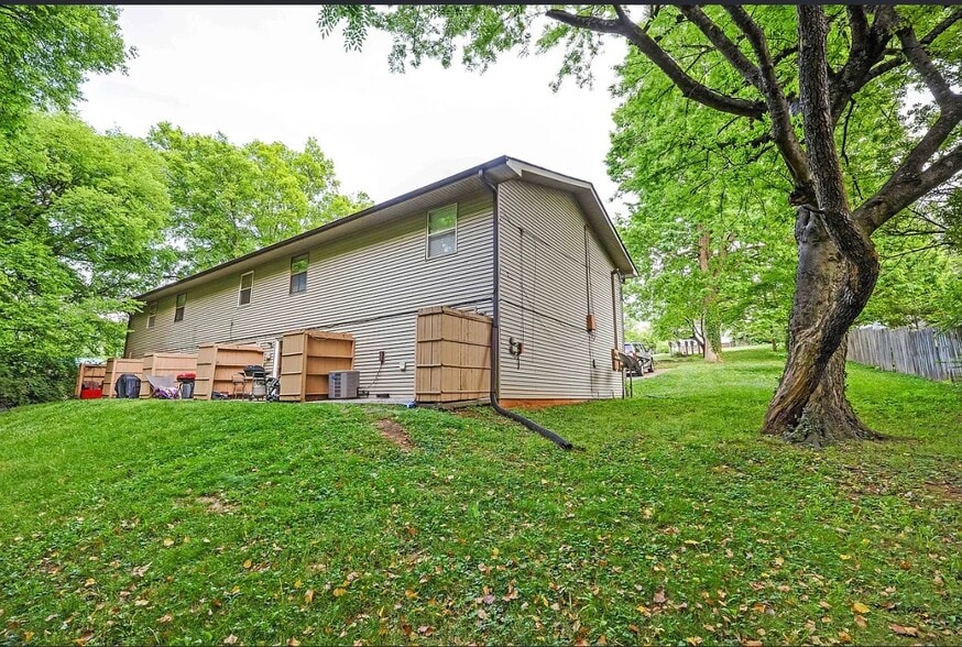 Building Photo - 1411 Forest Ave