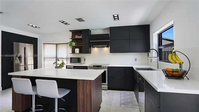 Building Photo - 16887 Royal Poinciana Dr