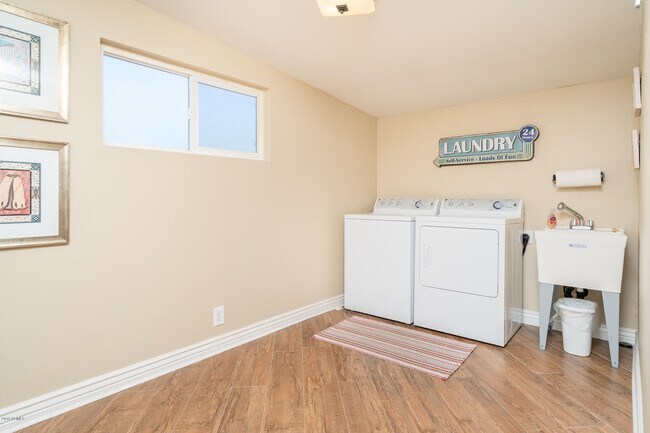 Building Photo - 12477 N Augusta Dr