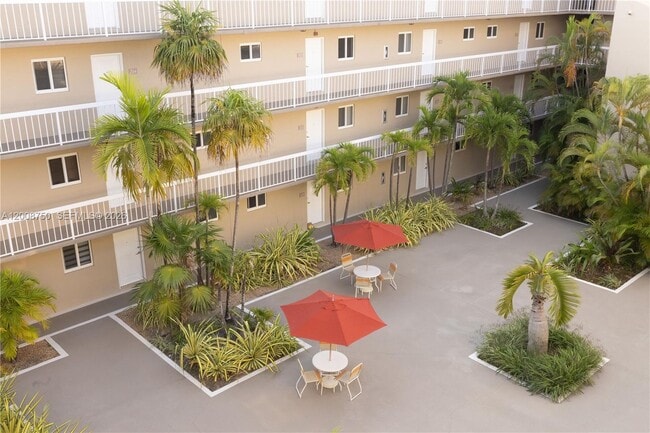 Building Photo - 7703 Camino Real