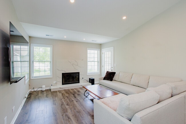 Building Photo - 313 Sheffield Dr