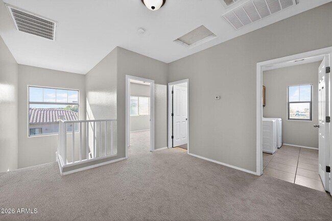 Building Photo - 939 E Sourwood Dr