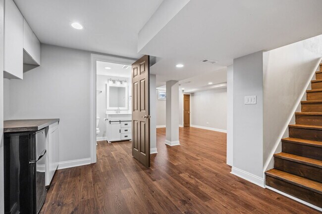 Building Photo - 1352 Smith Rd