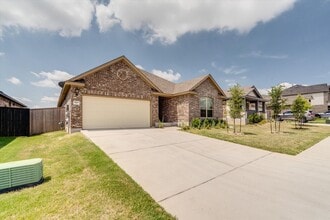 Building Photo - 3500 Pauling Loop