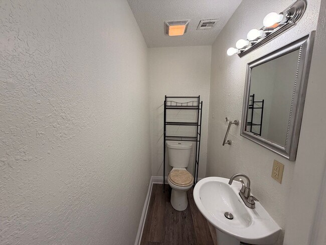 Building Photo - 1538 Mansfield Dr