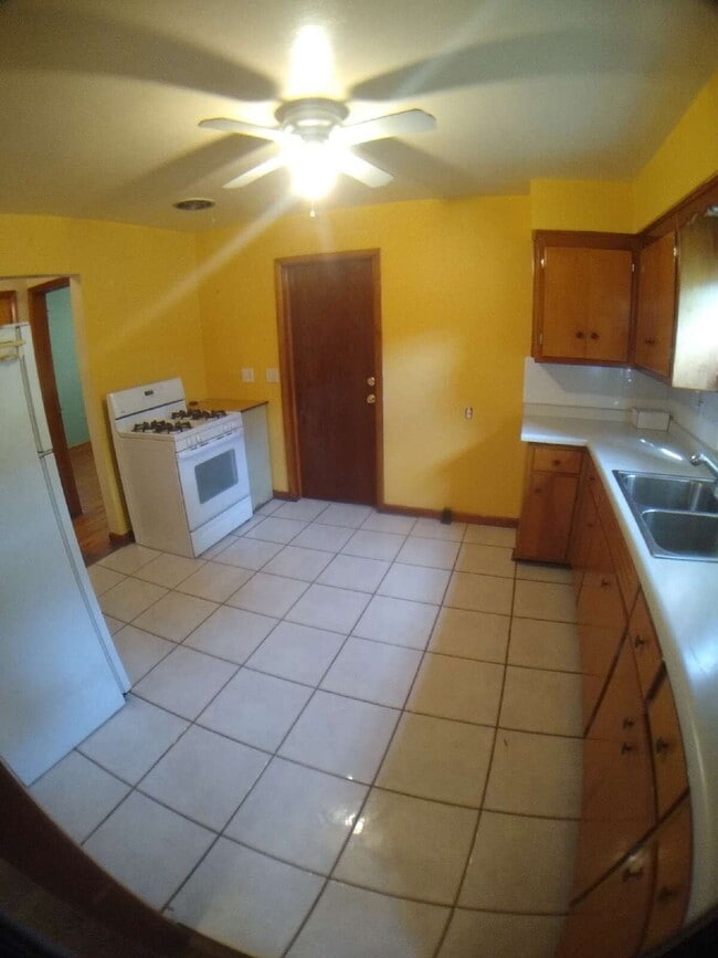 Building Photo - 326 N 68th St