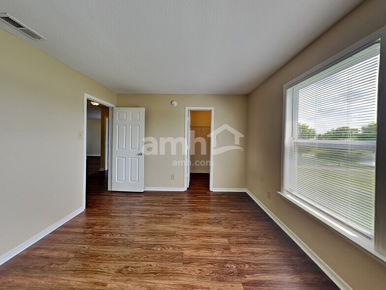 Building Photo - 8243 Retreat Ln