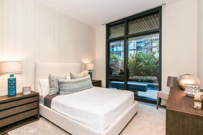 Building Photo - Park Lane Garden Suite