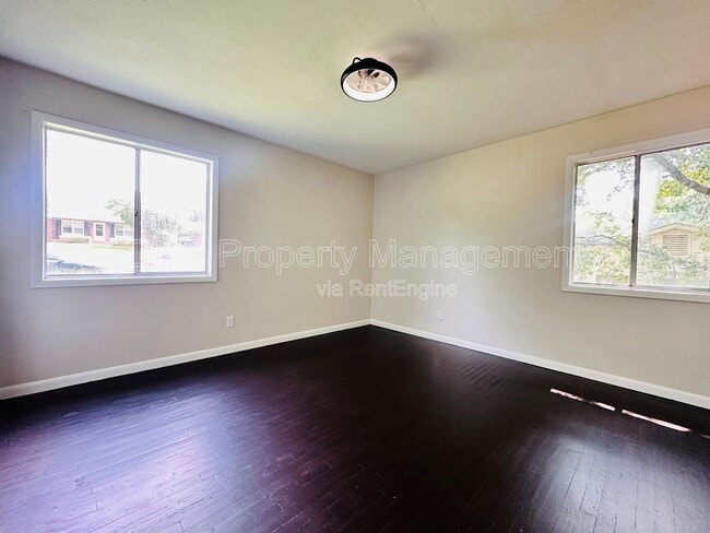 Building Photo - 3222 Apache Dr
