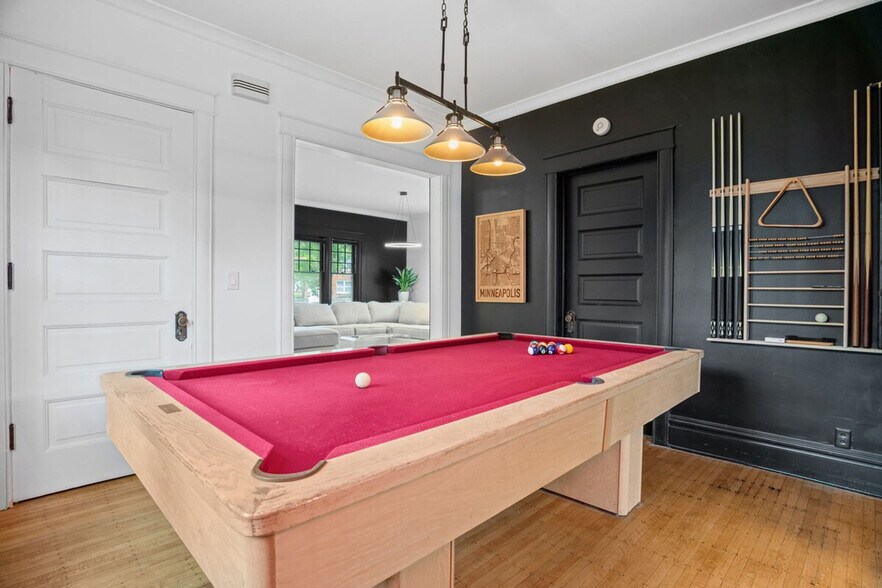 Building Photo - 1115 W 31st St