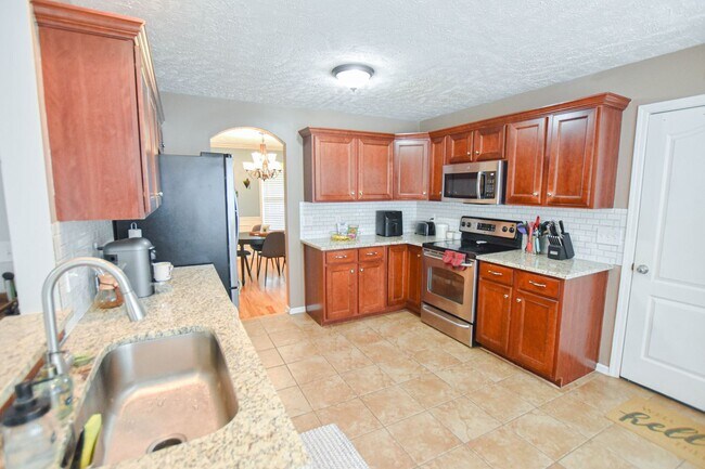 Building Photo - Pet Friendly in Sango!
