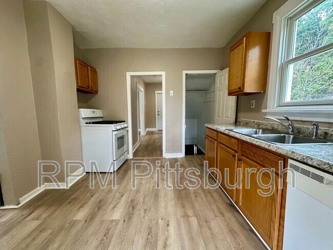 Building Photo - 102 Ivy St