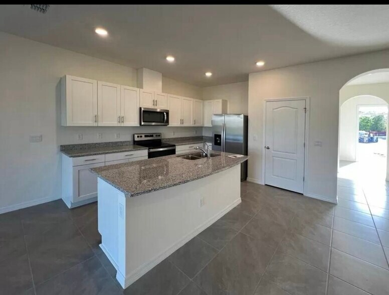Building Photo - 120 Reena Dr