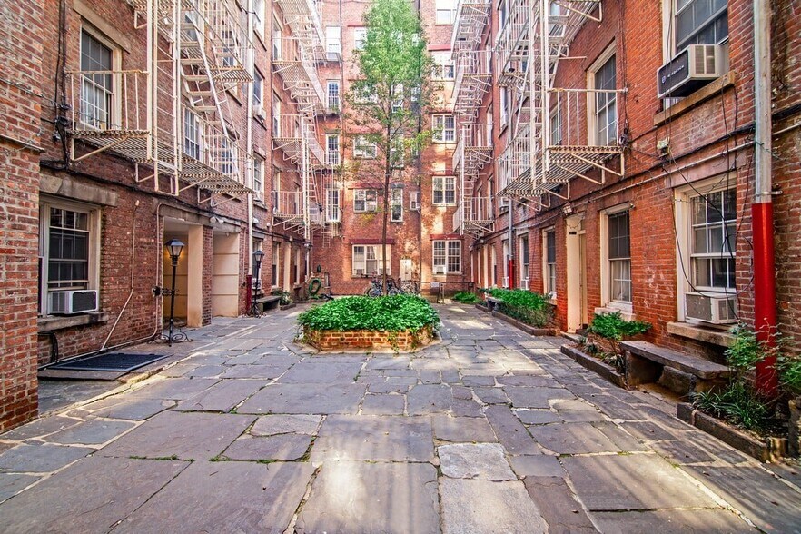 Building Photo - 224 Sullivan St