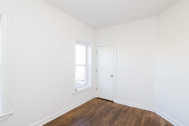 Building Photo - 6571 N Lakewood Ave