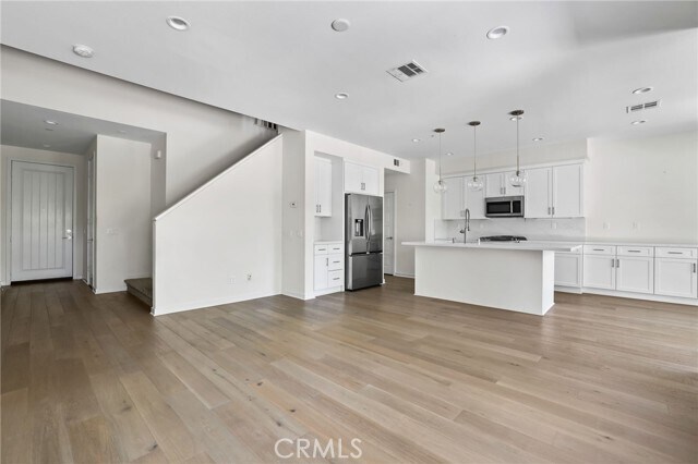 Building Photo - 216 Finch