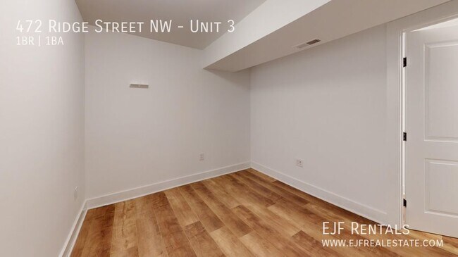 Building Photo - 472 Ridge St NW