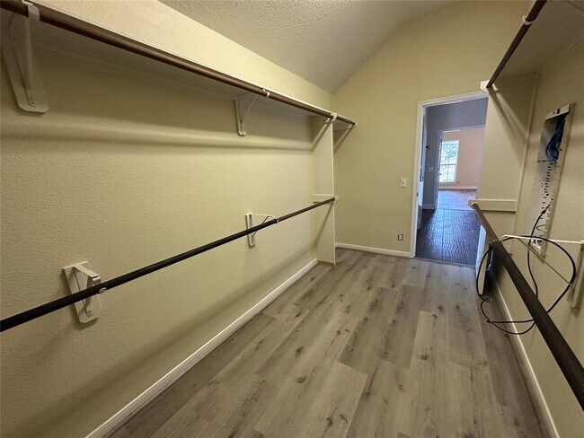 Building Photo - 5703 Saragosa Dr