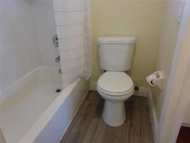 Building Photo - 6050 NW 64th Ave