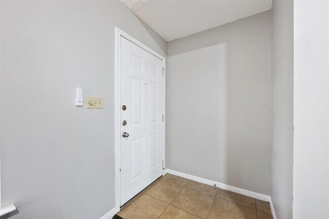 Building Photo - 2306 Alimony Cove
