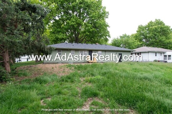 Building Photo - Beautiful Home in Blue Springs-Available NOW!!
