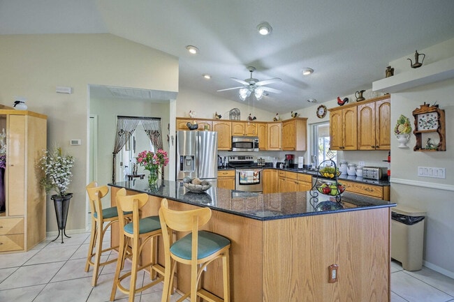 Building Photo - 421 SE 4th Pl