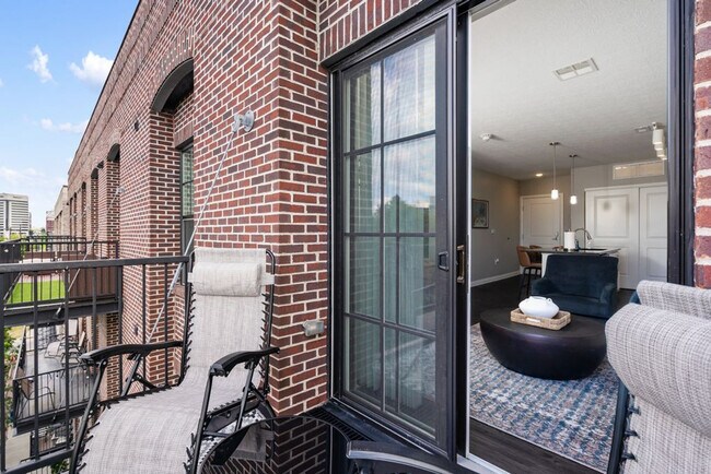 Building Photo - 407 W Rich St