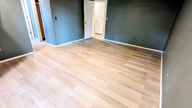 Building Photo - 7720 S Lakewood Ave