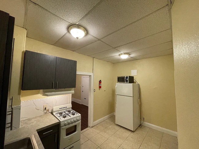 Building Photo - 430 Folcroft Ave