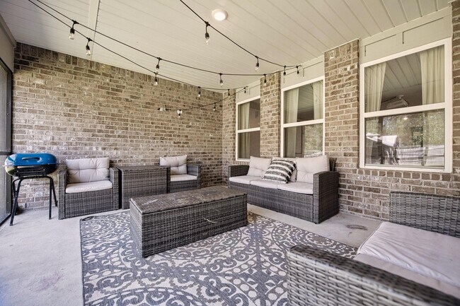 Building Photo - 6537 Torrey Pnes Trce