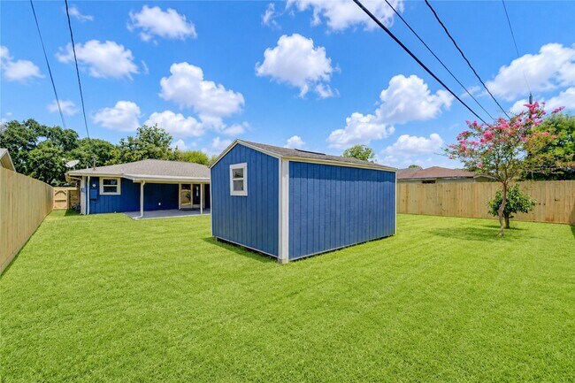 Building Photo - 3538 Truxton Dr